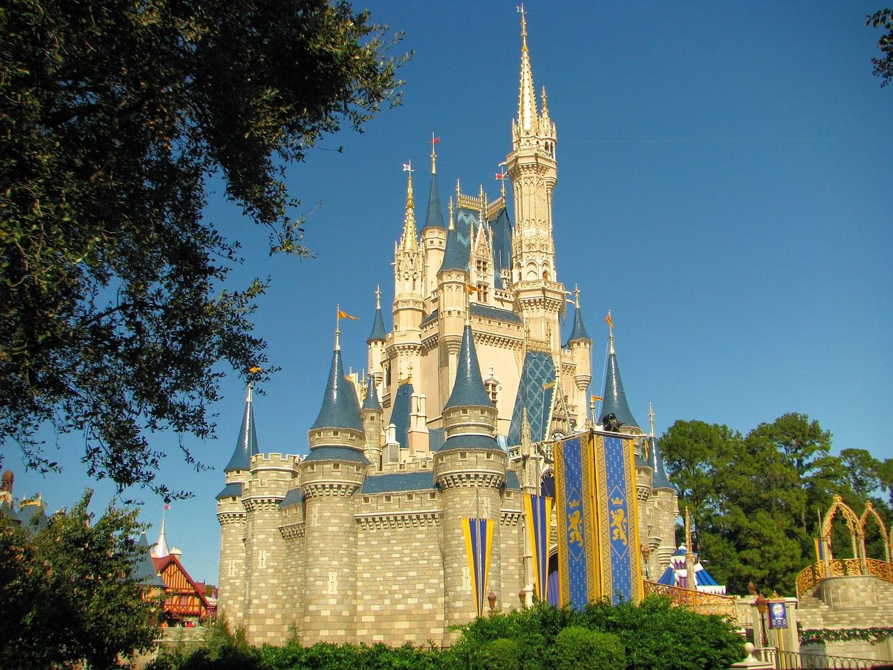 How Many Employees Does Disney World Florida Have?