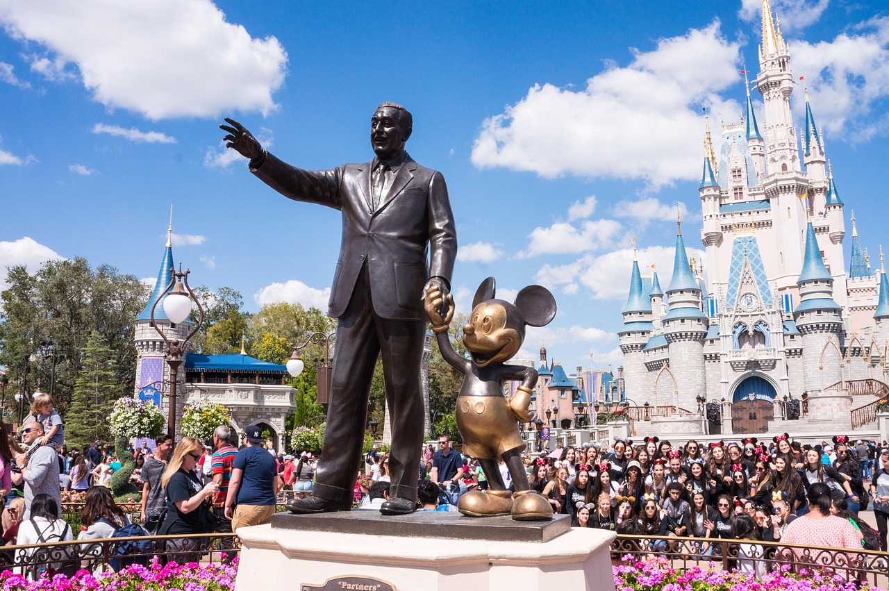 Disney World vs Disneyland: Which is Better for Your Next Vacation?