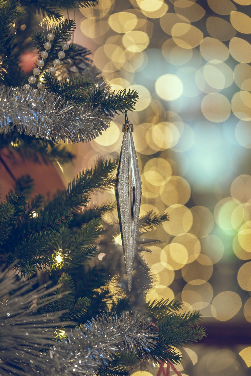 The Magic of a Twinkling Christmas Tree: Tips and Inspirations