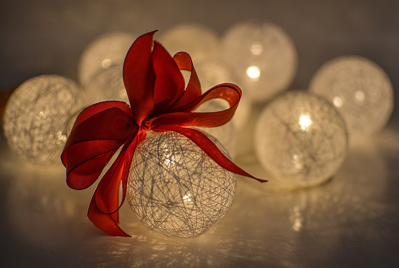 How to Decorate a Christmas Tree with Glass Blown Ornaments: A Complete Guide