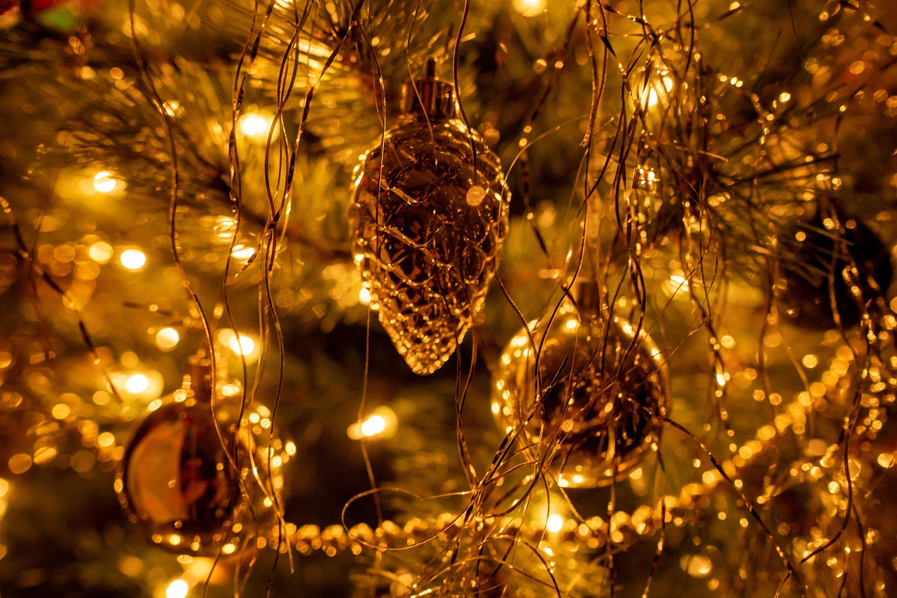 How to Put Lights on a Christmas Tree: A Step-by-Step Guide