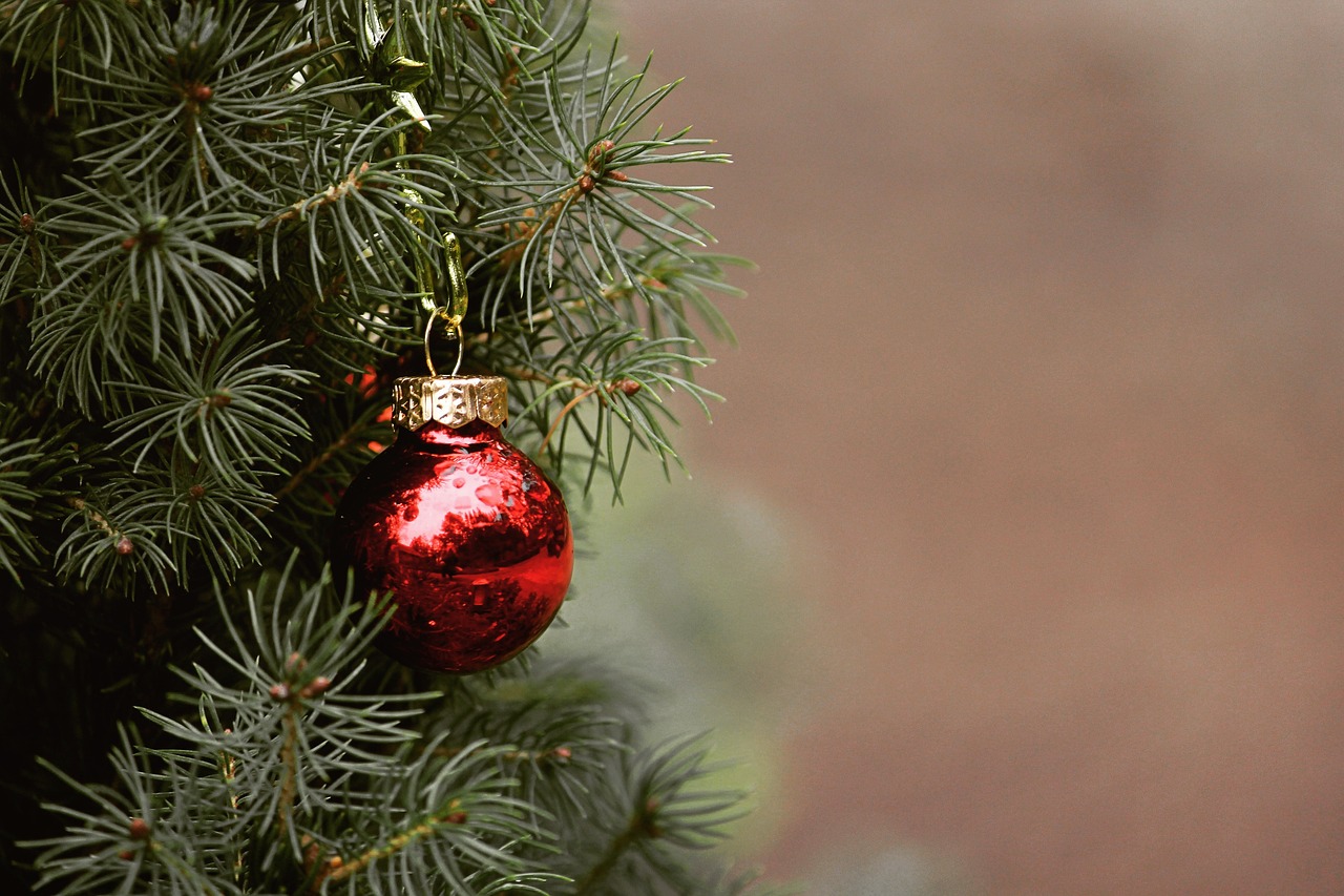 Transform Your Holidays: White Christmas Tree with Red and Gold