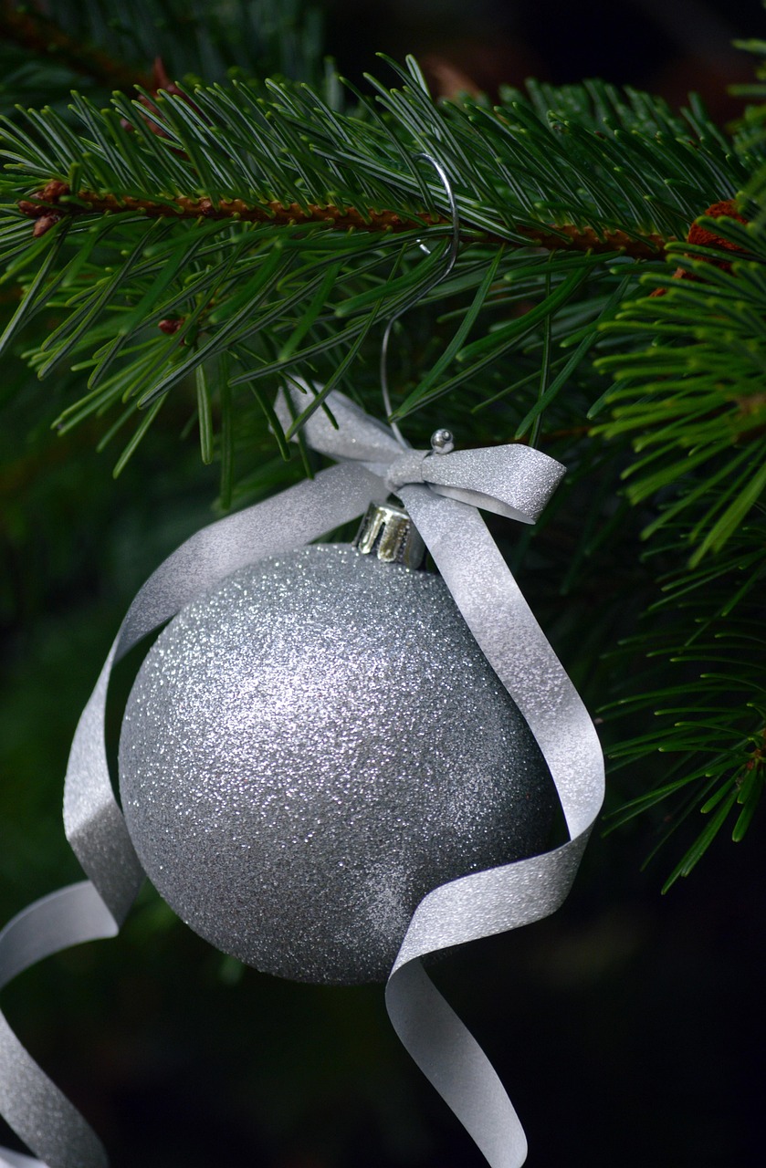 Beautiful Velvet Ribbon Bows on Christmas Tree: A Festive Touch