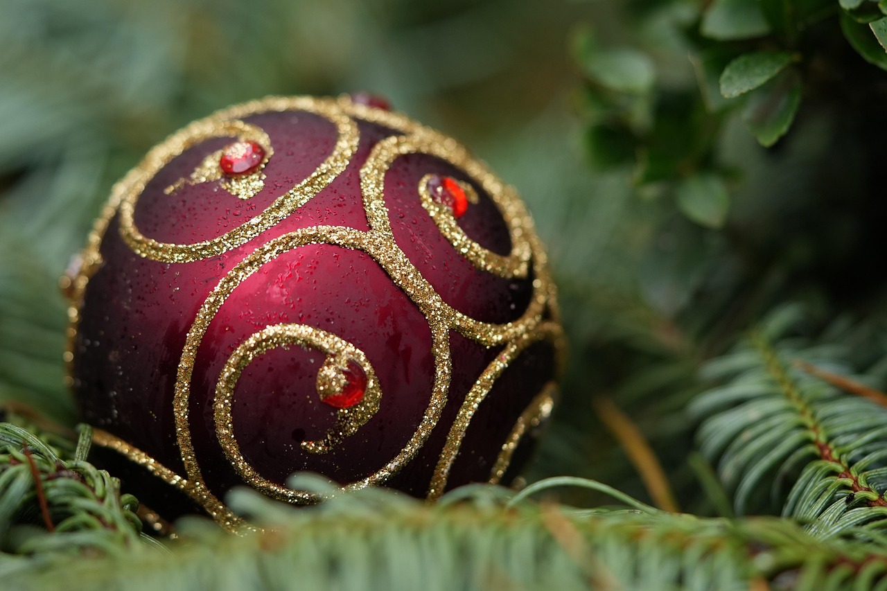 Enhance Your Holiday Spirit with Beautiful Christmas Tree Ornaments