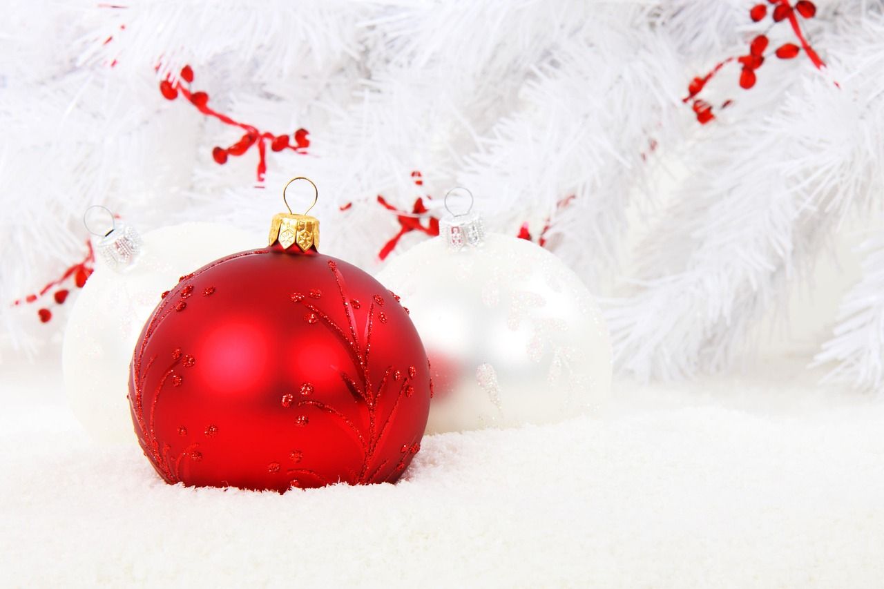 The Ultimate Guide to Red and Gold White Christmas Tree Decor