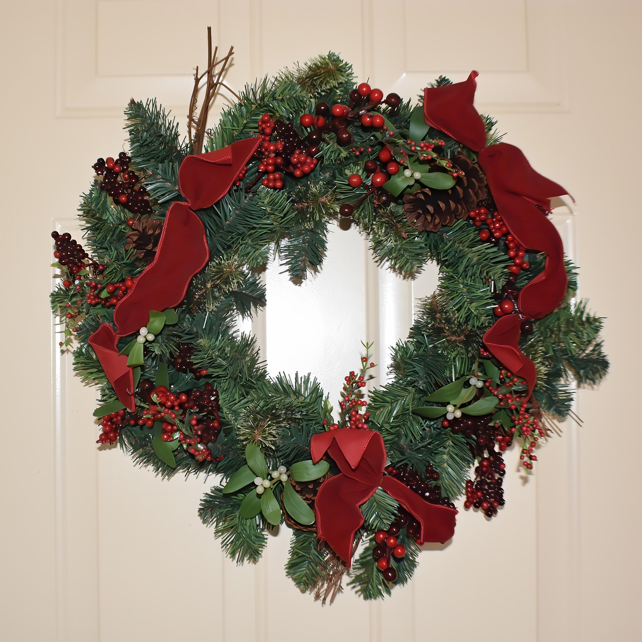 Transform Your Home This Holiday Season with a Beautiful Christmas Wreath