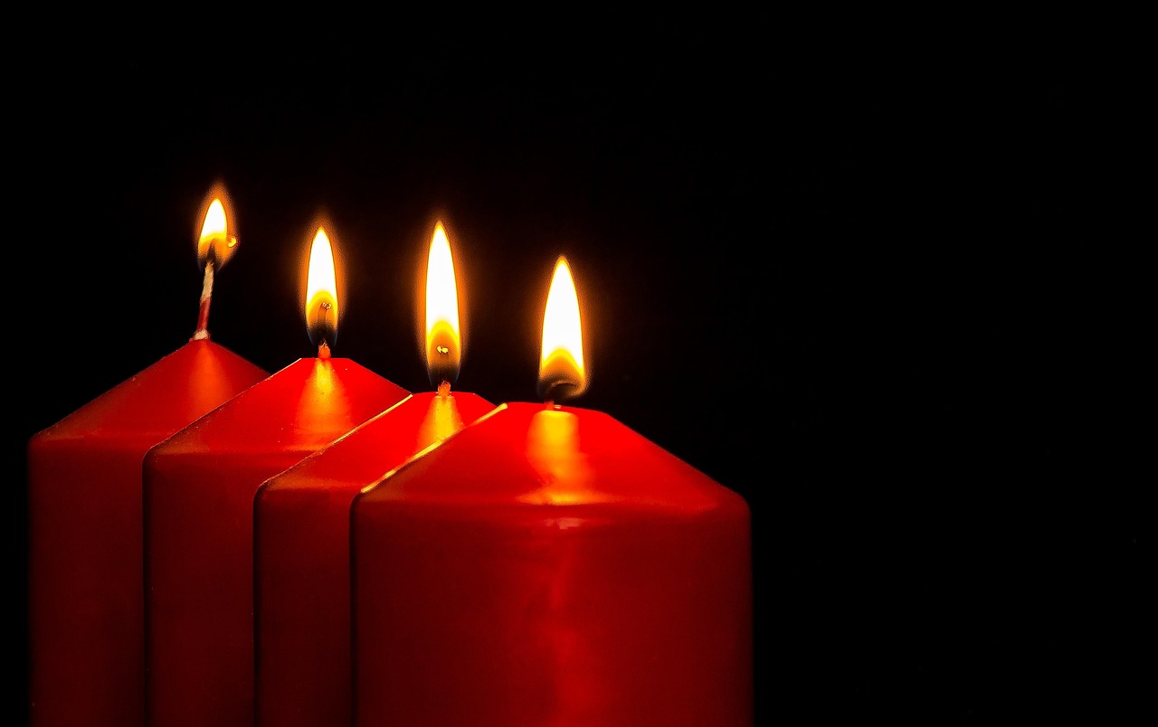 Illuminate Your Holidays: The Magic of Christmas Candles