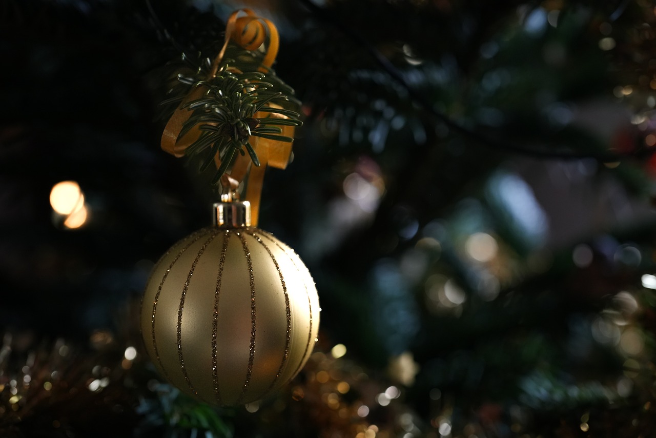 Cemetery Christmas Decorations: Honoring Loved Ones in Style