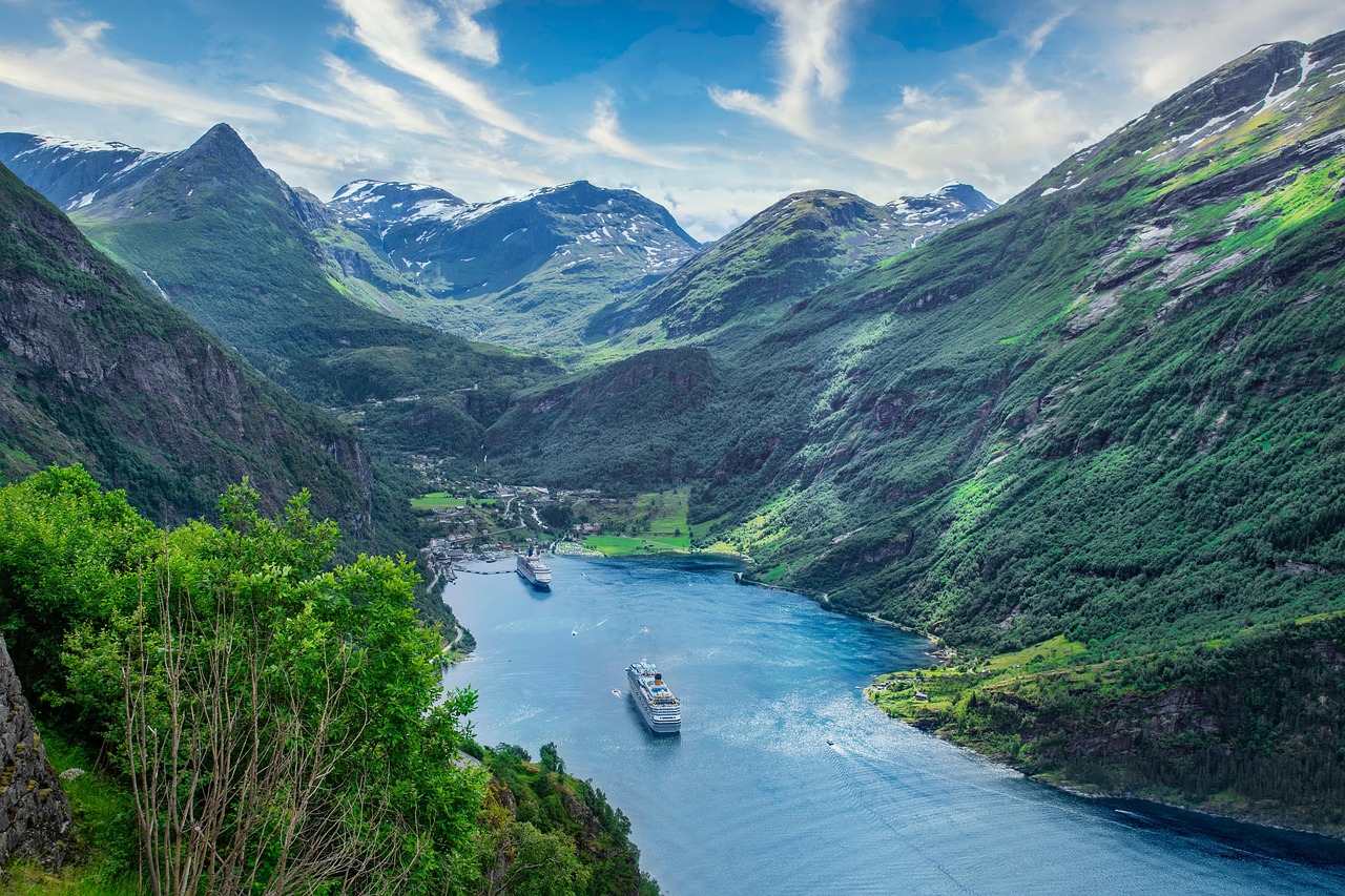 Celebrate Father's Day with an Unforgettable Boat Cruise