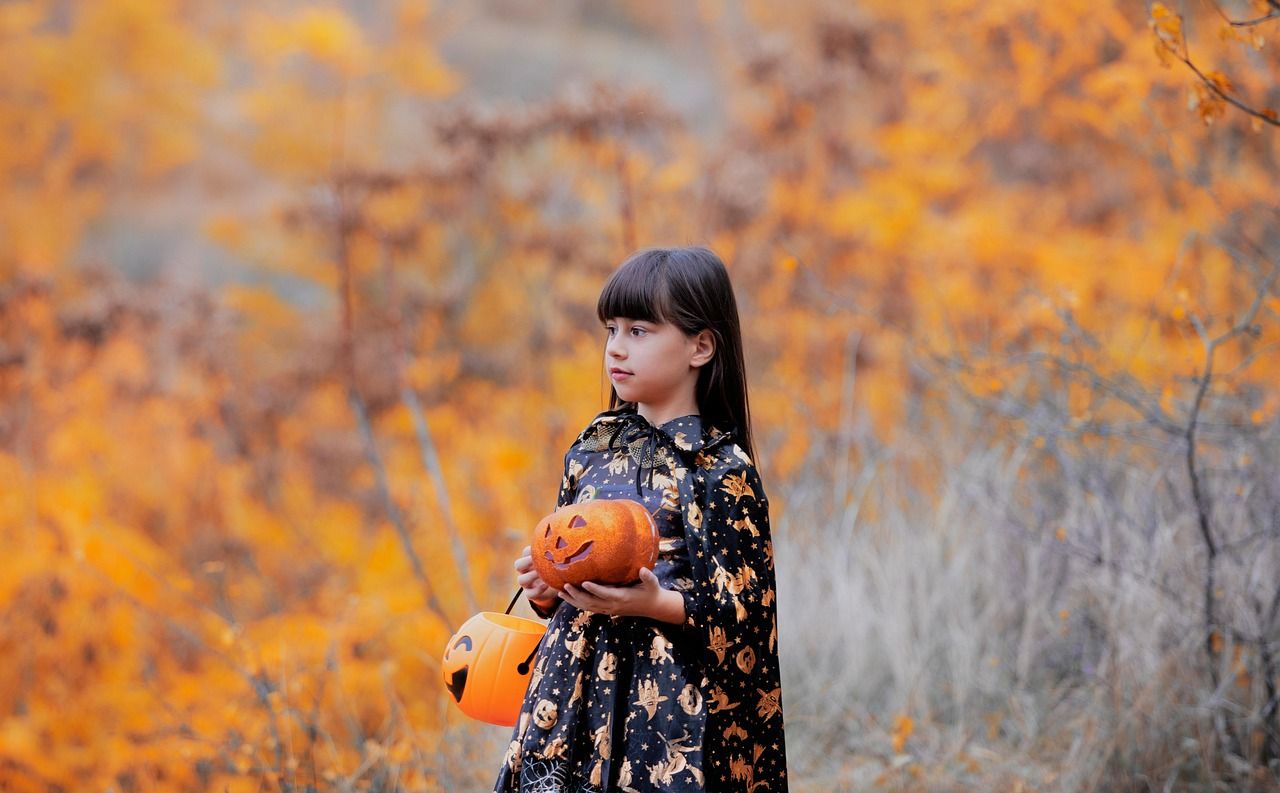 10 Stylish Black Halloween Costume Ideas for Spooktacular Fun