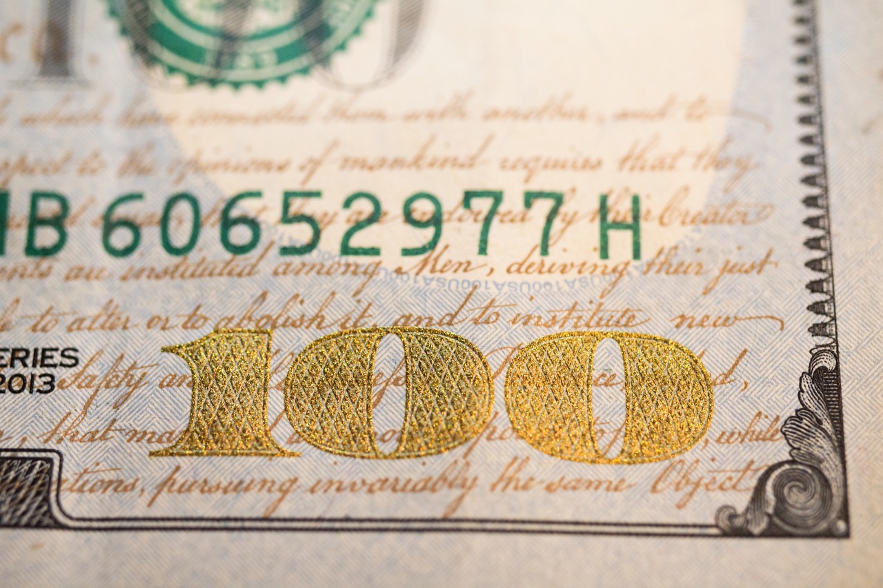 How to Write a Check for One Hundred Dollars - A Simple Guide