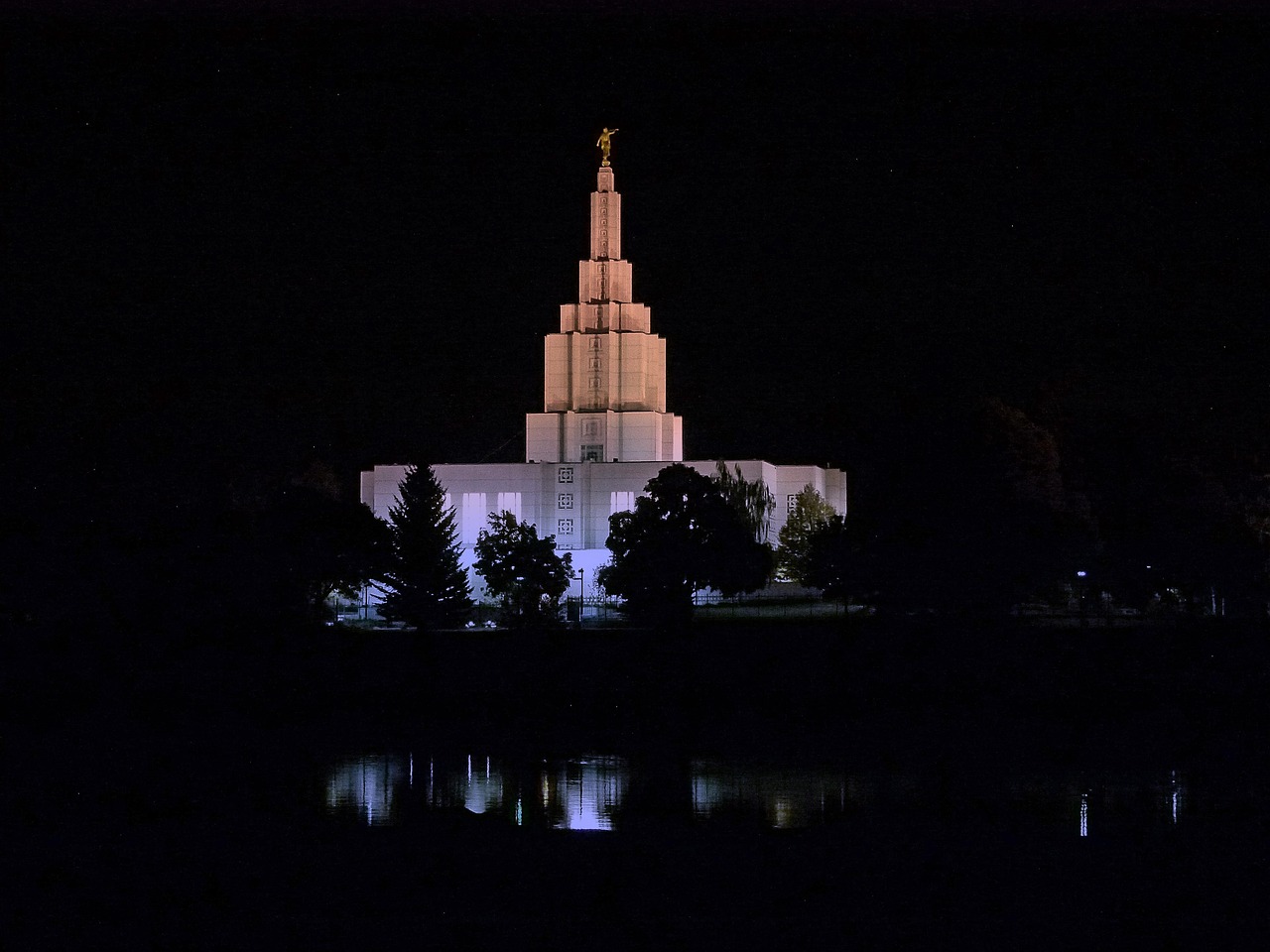 Discovering the Mormon Lifestyle: Principles and Practices