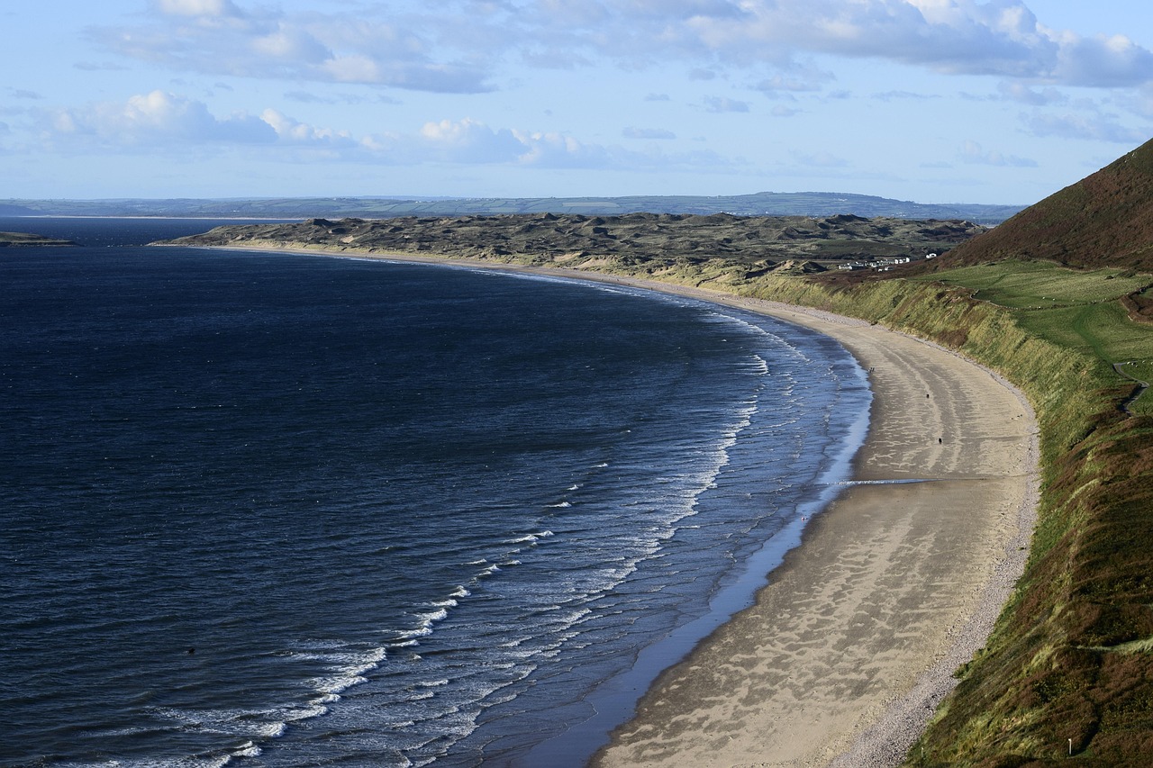 Embracing Coastal Lifestyles: A Guide to Living by the Sea