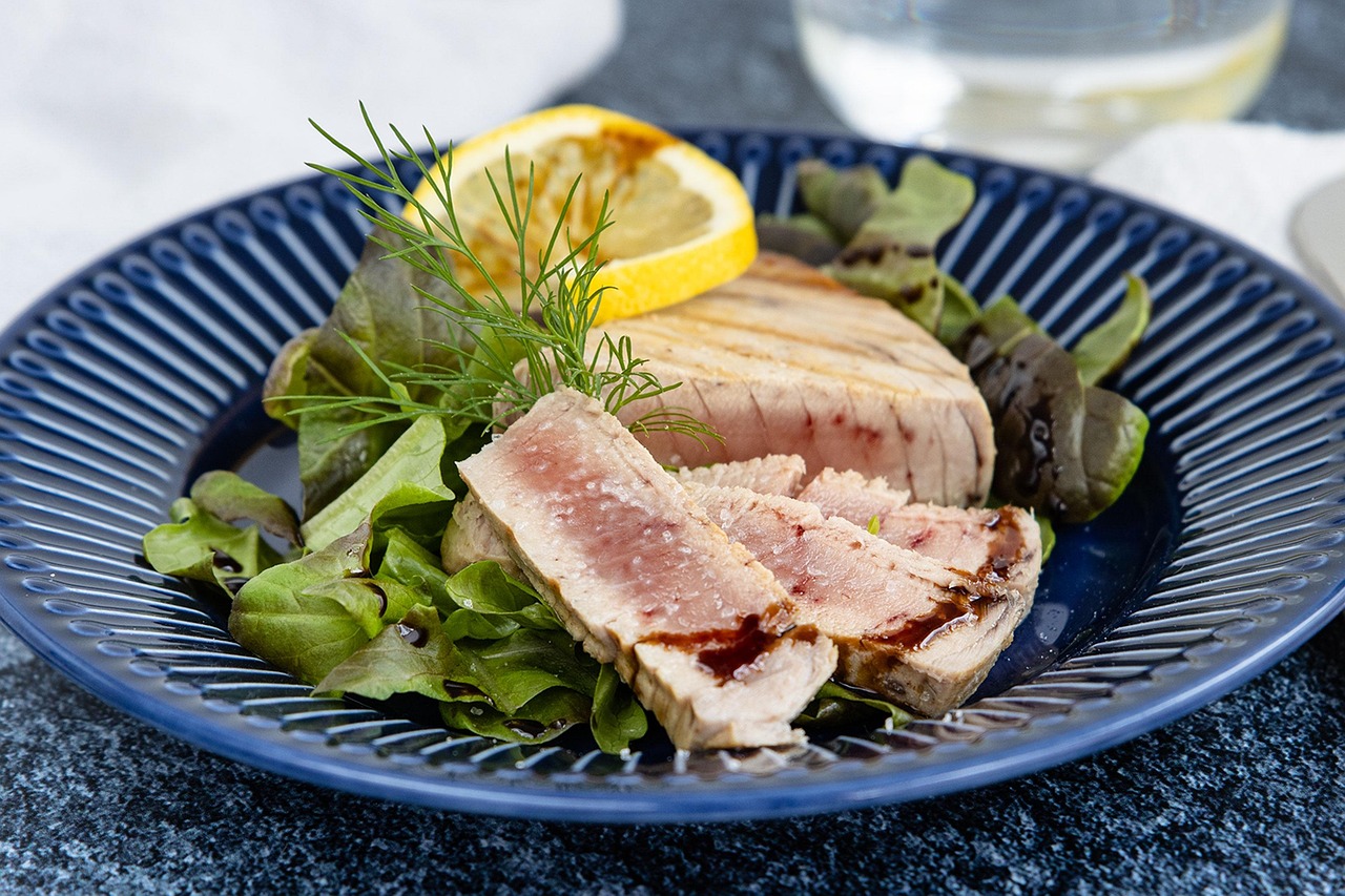 Delicious Tuna in a Salad Recipe: Easy and Nutritious!