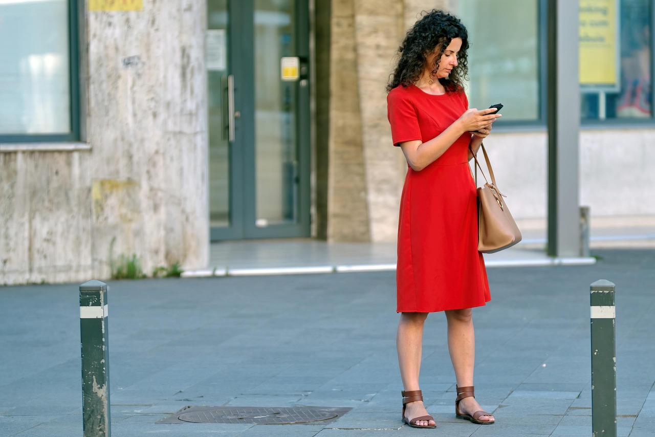 Descubre el Encanto del Vestido Rojo Manga Larga