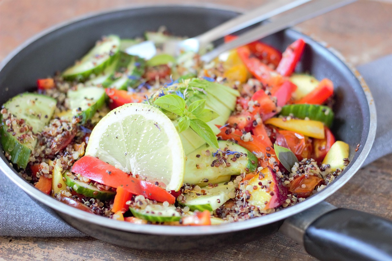 Delicious Quinoa Salad with Mango and Black Beans Recipe