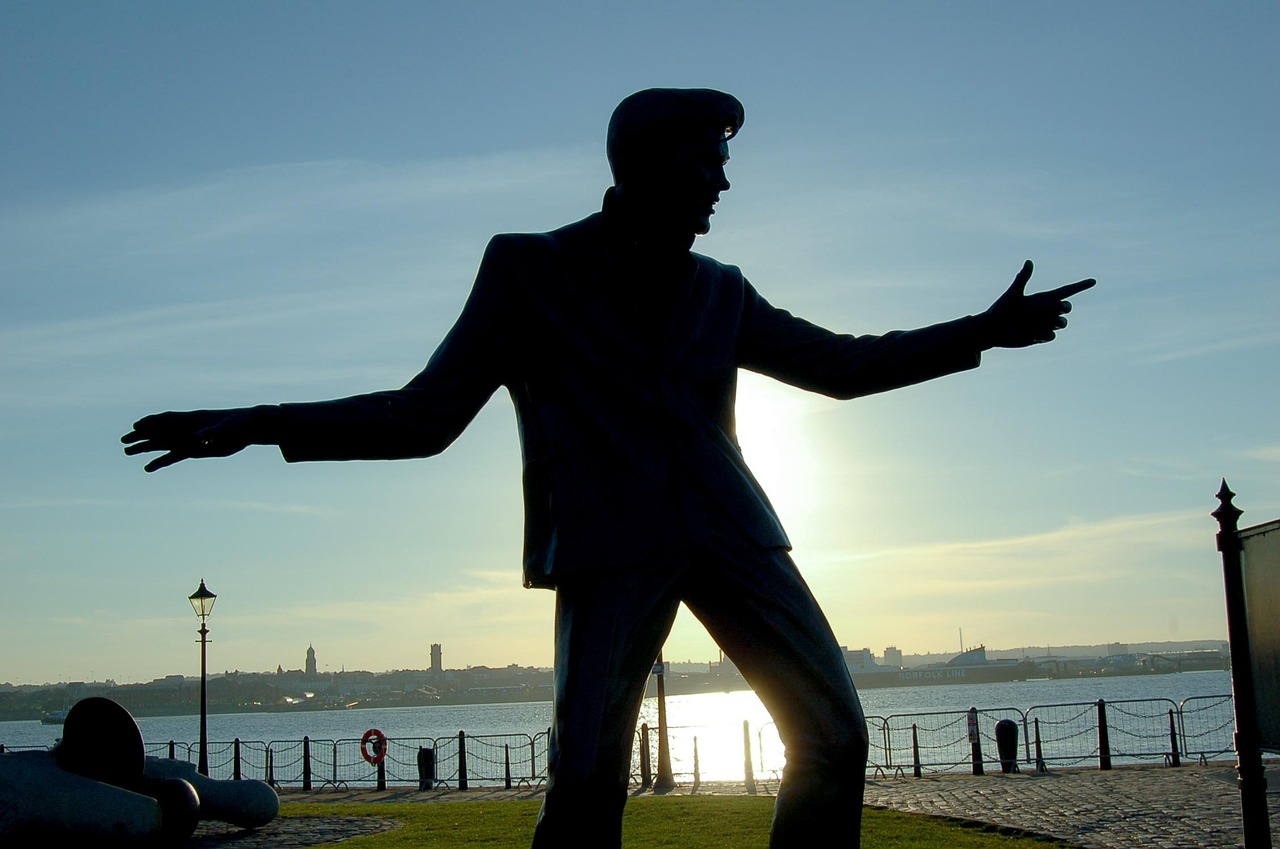 The Ultimate Guide to the Elvis Presley Statue: History and Significance