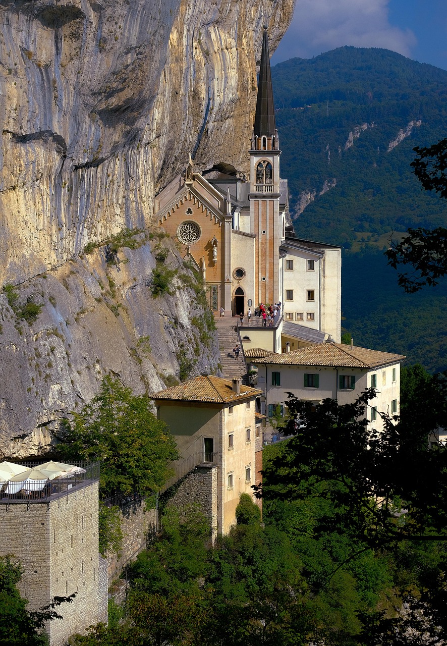 Scopri la Novena della Madonna che Scioglie i Nodi: Tradizioni e Benefici