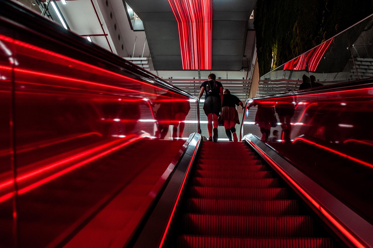 Exploring Travis Scott’s Iconic Red and White Aesthetic