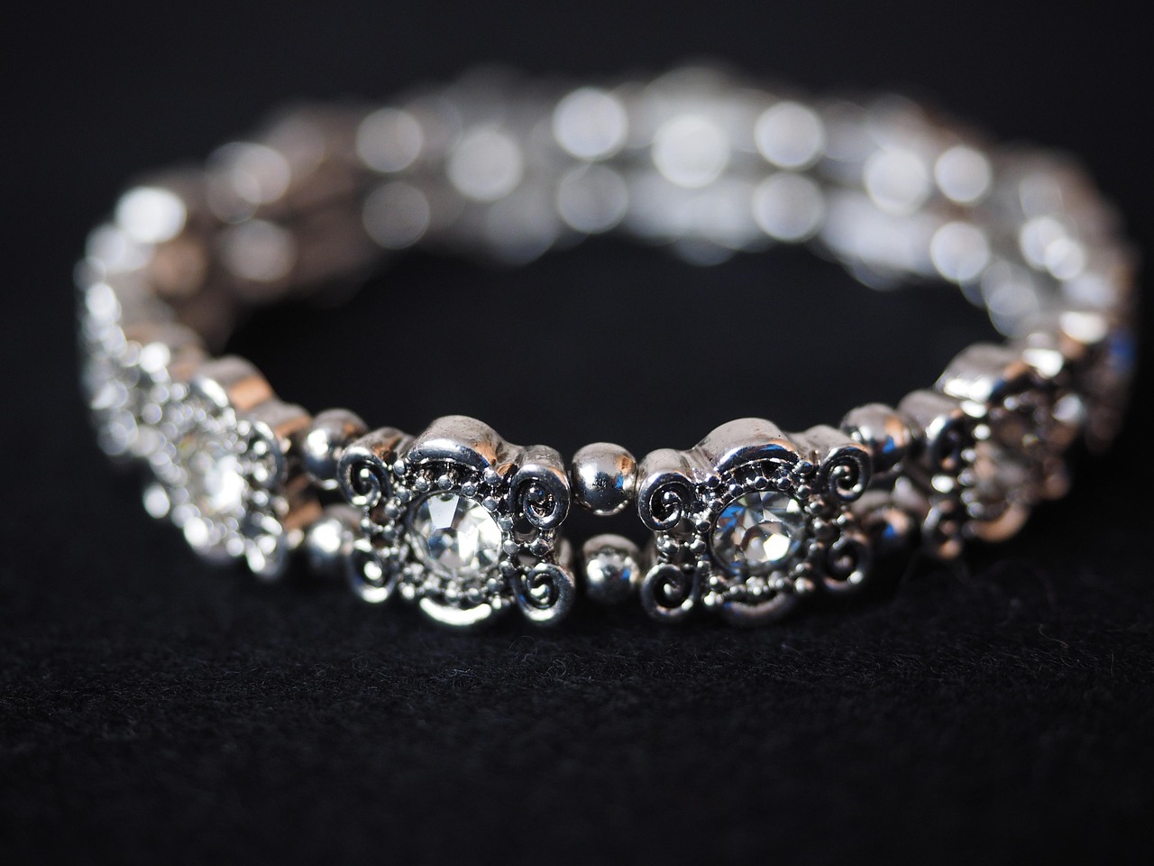 Discover the Elegance of Moissanite Tennis Bracelets