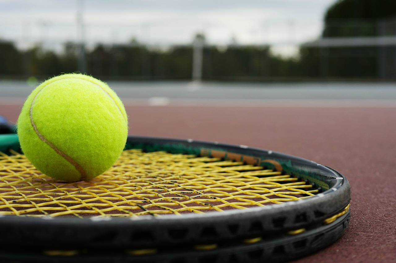 The Ultimate Guide to Choosing the Perfect Tennis Racket