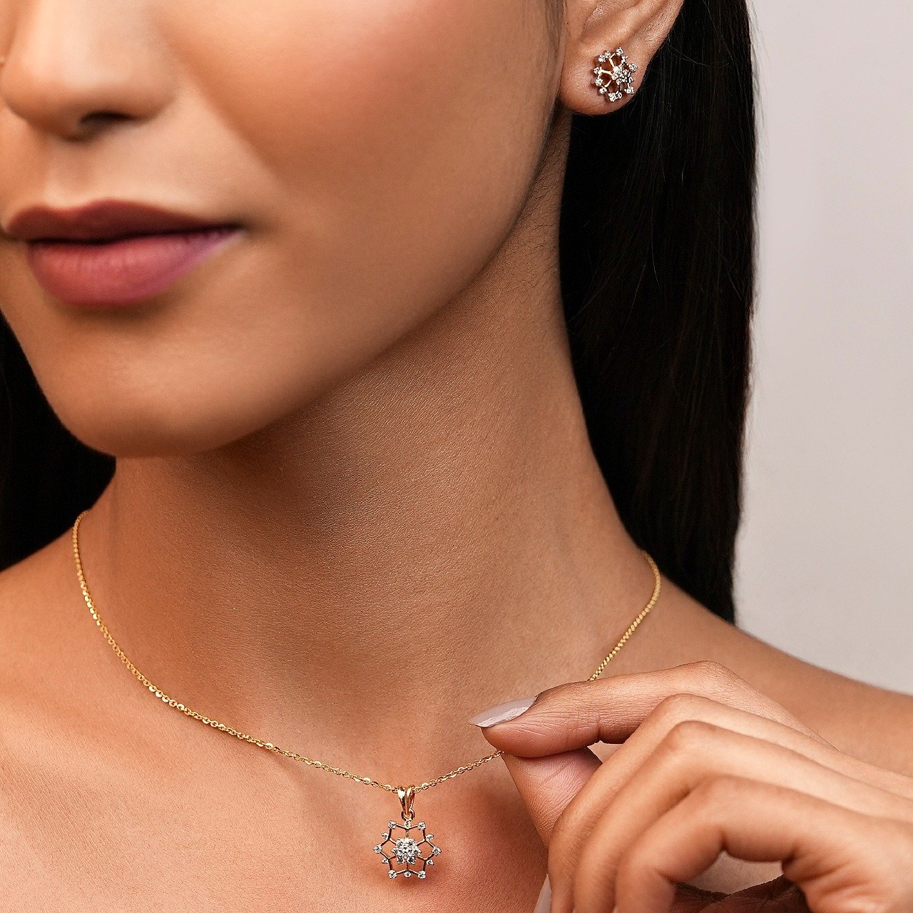 The Allure of Diamond Tennis Necklaces: A Timeless Jewelry Choice