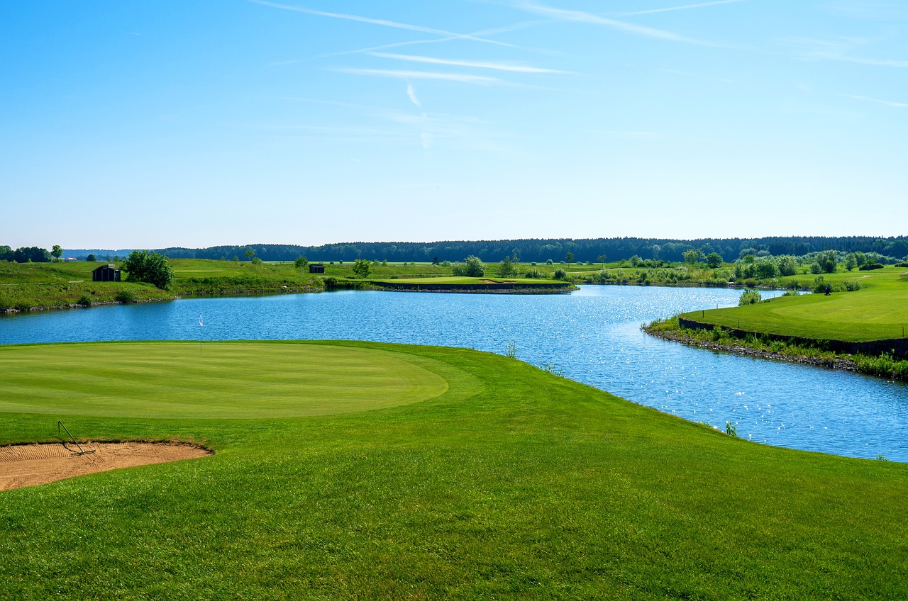 Experience the Uniqueness of an Airport Golf Course